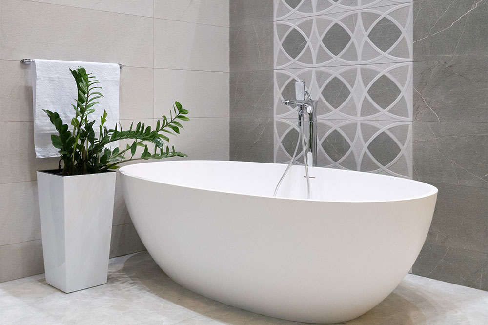 5 Bathtubs for Tiny Bathrooms
