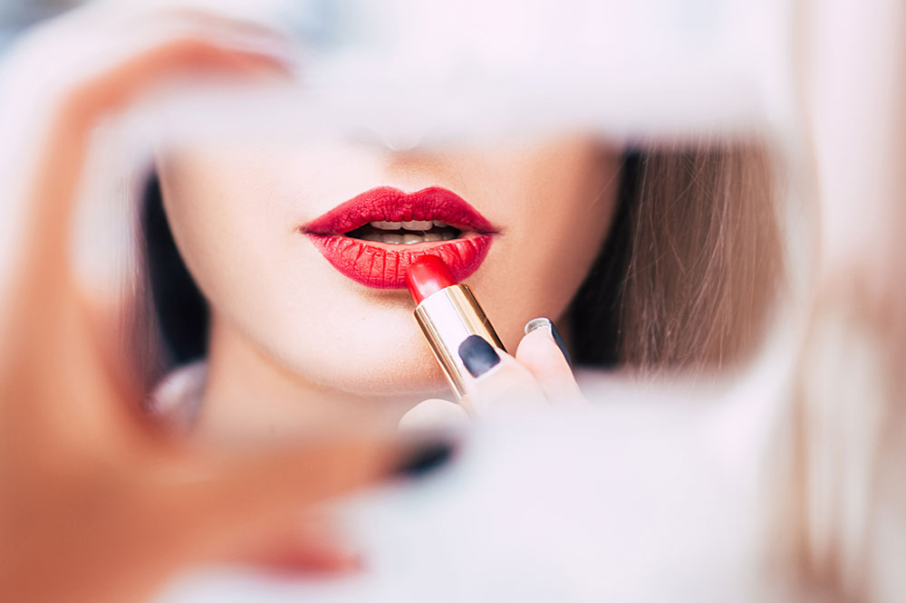 6 Pro Tips for Applying Lipstick